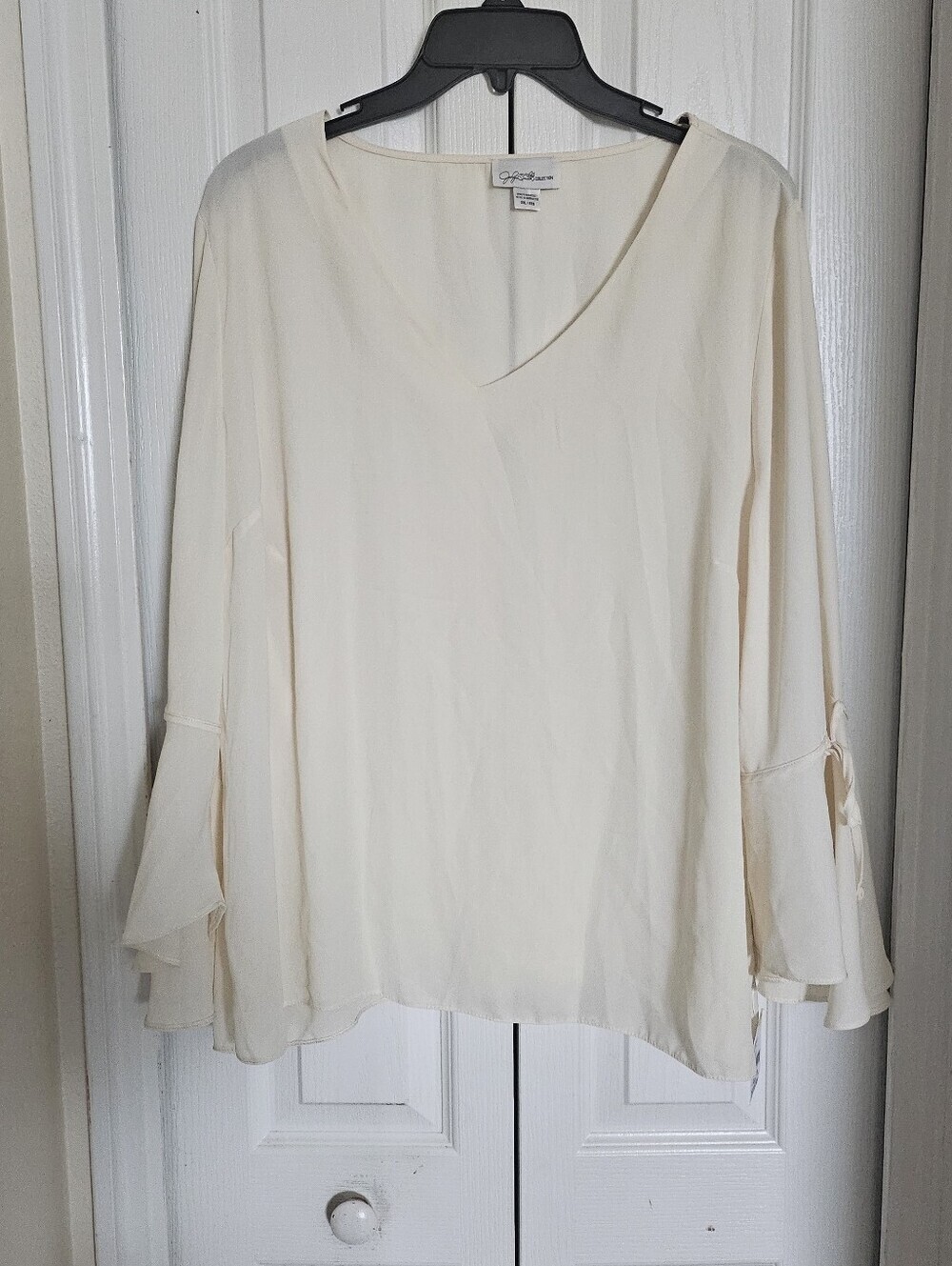 NWT Jaclyn Smith Women XXL Ivory Bell Sleeve V-Neck Blouse Flowy Boho Top - Picture 2 of 7